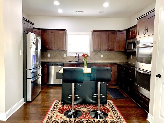 Foto del edificio - 2925 McManus Cir