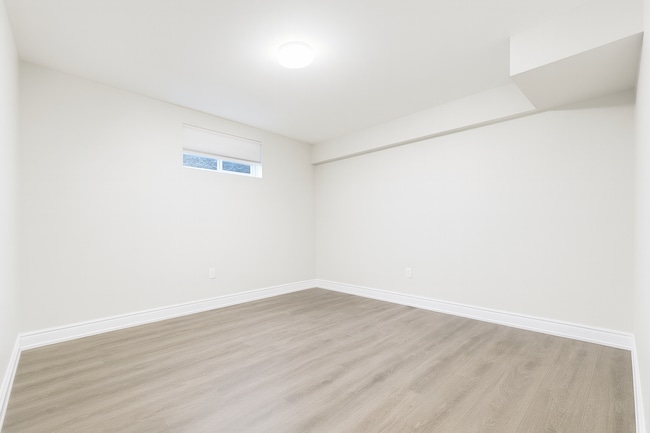 Building Photo - 4 Lindan St