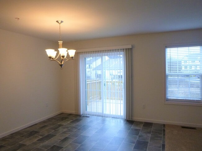 Foto del edificio - Luxury Townhome!