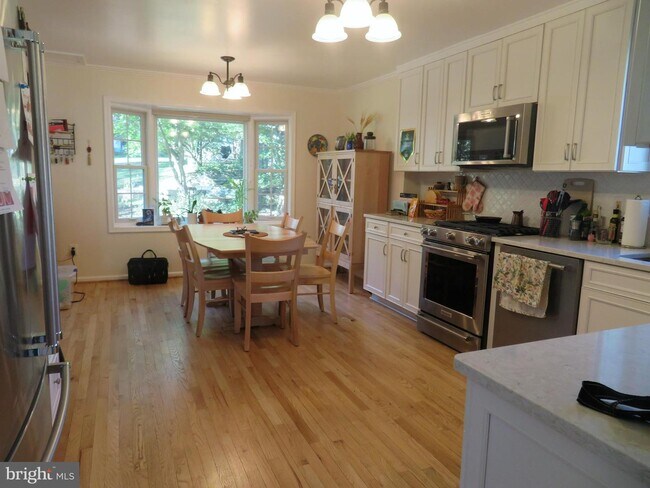Foto del edificio - 446 Nutley St NW