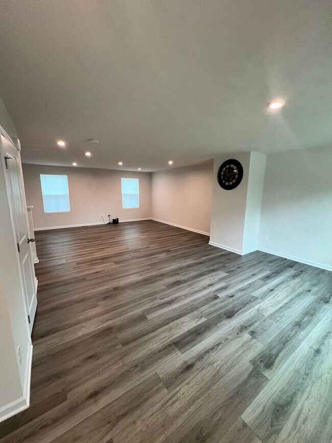 Foto del edificio - 5 Bedroom Single Family Home in Akron
