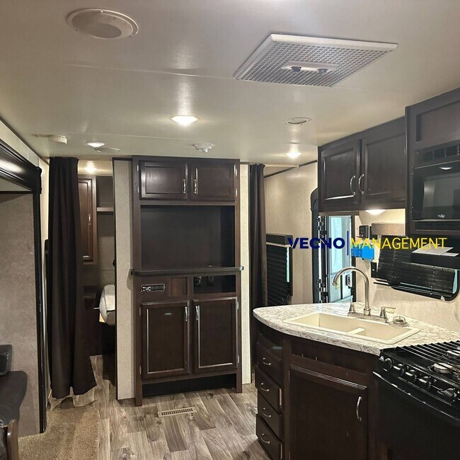 Foto del edificio - 9831 TX-106 Loop