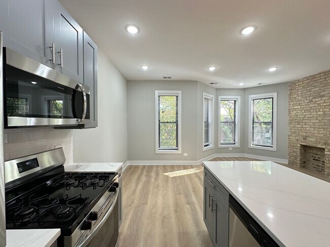 Foto del edificio - 443 W Belden Ave