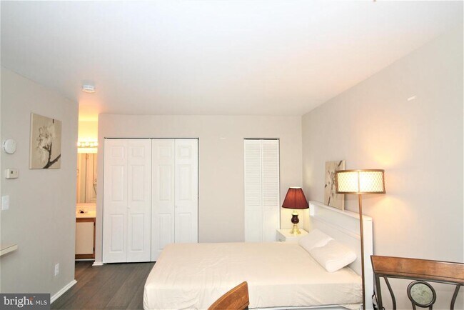 Building Photo - 9734 Hellingly Pl