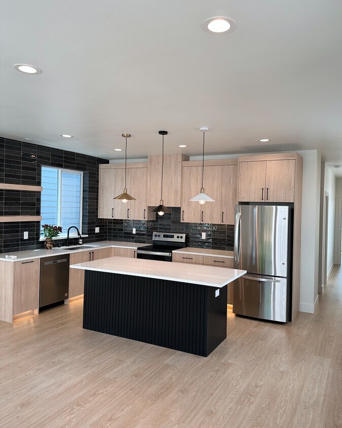 Thoughtfully designed kitchen - 1220 W 24th St