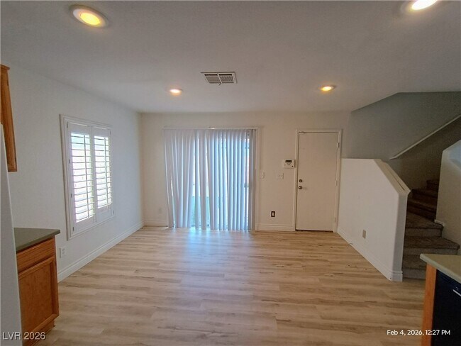 Foto del edificio - 674 Iron Bridge St