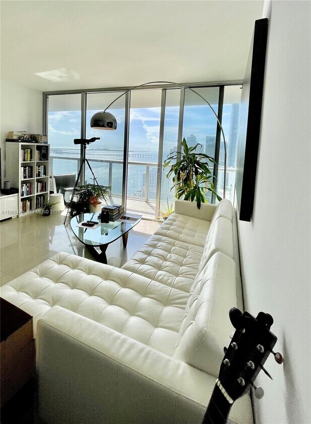 Building Photo - 495 Brickell Ave