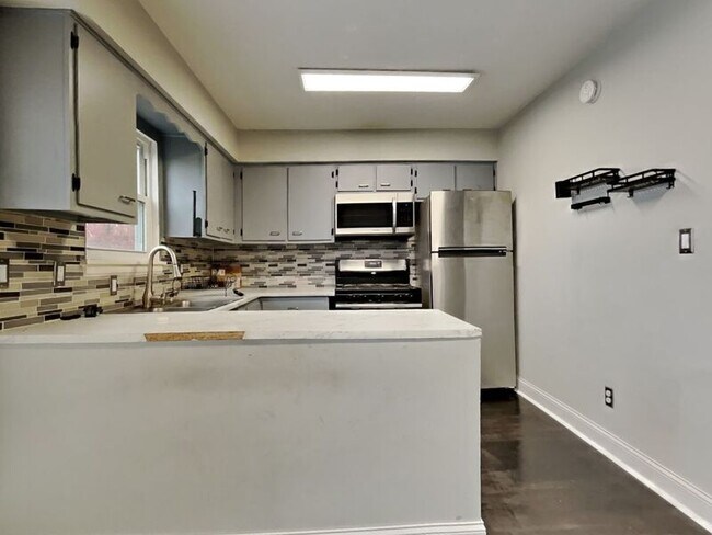 Building Photo - 202 NE Richardson Pl