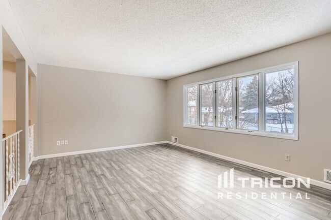 Foto del edificio - 13450 Wellington Ct