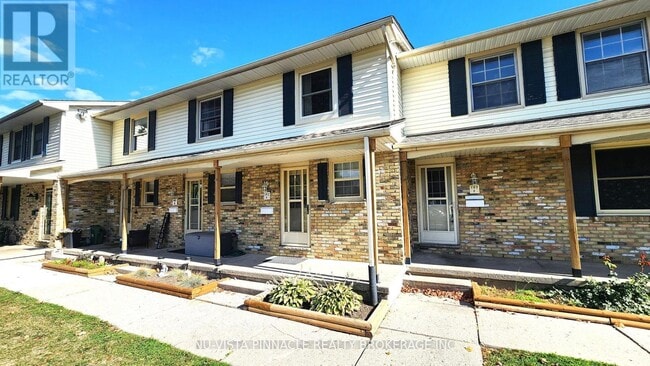 Building Photo - 143 Wellesley Crescent