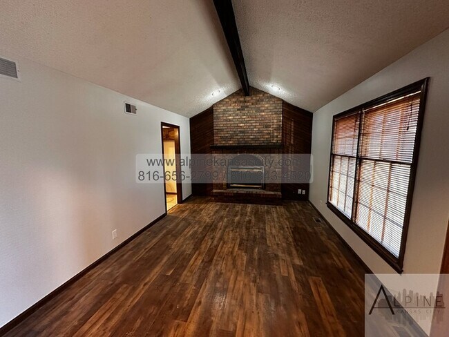 Foto del edificio - Spacious Parkville Ranch