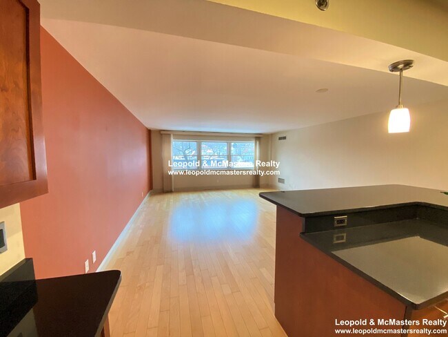 Building Photo - 1618 Beacon St