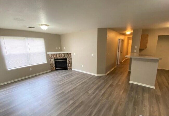 Sala de estar desde el dormitorio principal - 2226 W Elizabeth St