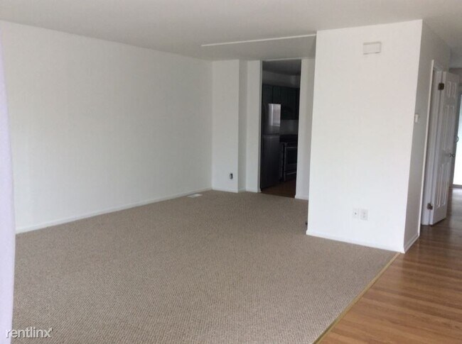 Building Photo - 2 br, 1.5 bath Townhome - 2461 Norrington Dr