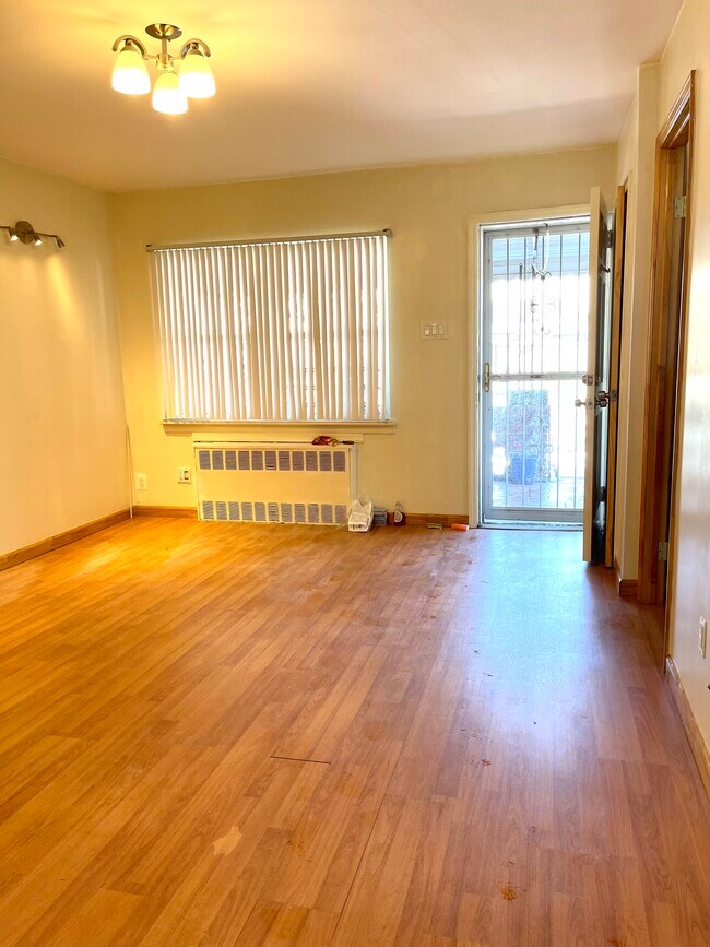 Building Photo - 2160 Hendrickson St