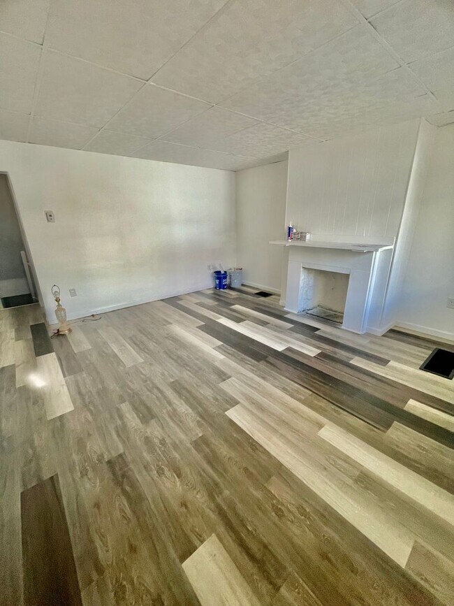 Foto del edificio - 3 Bed 1 Bath- Pittsburgh PA