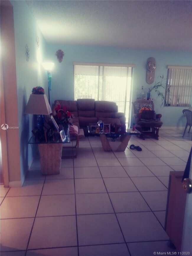 Building Photo - 4980 E Sabal Palm Blvd