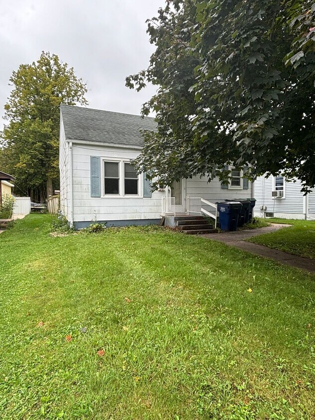 Primary Photo - Charming 2 Bedroom 1 Bath Single Family Ho...