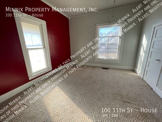 Building Photo - 100 11th St.