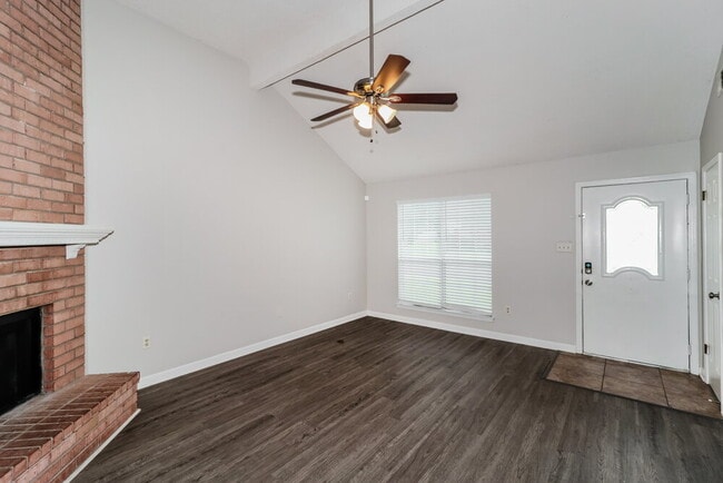 Foto del edificio - 7054 Brady Hill Dr