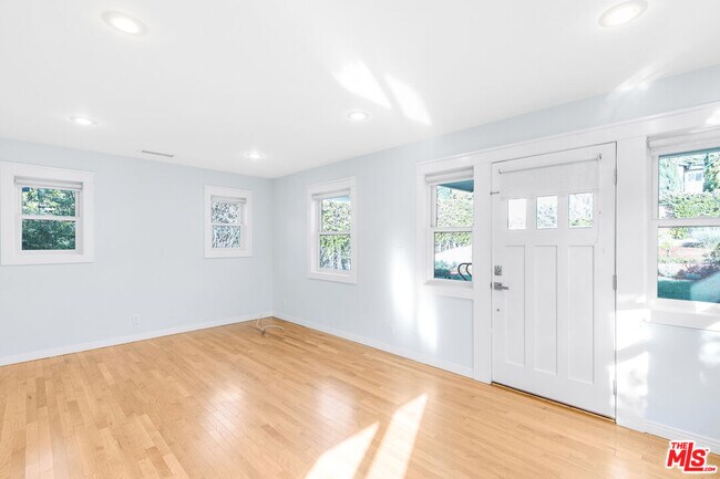 Foto del edificio - 1611 N Avenue 56