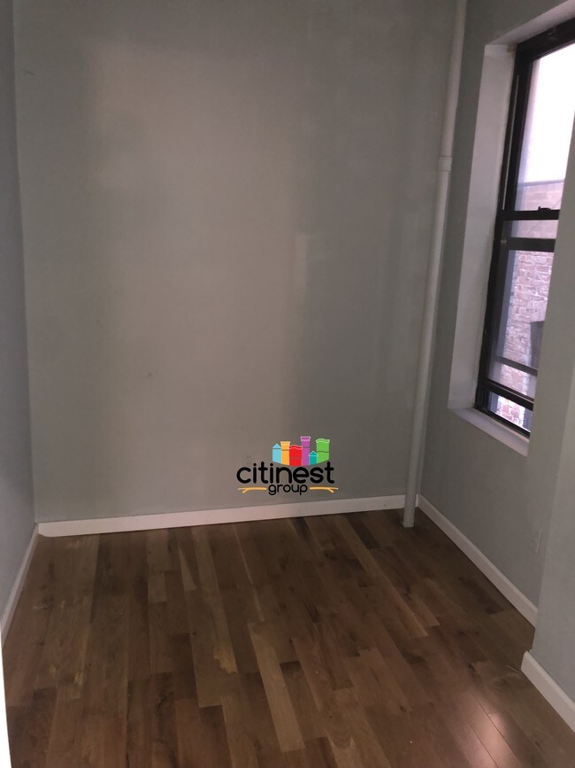 Building Photo - 321 W 42nd St