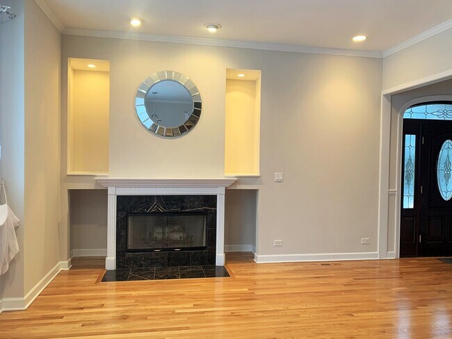 Building Photo - 3016 Wilmette Ave