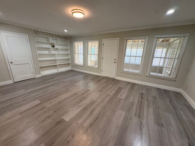 Foto del edificio - 2406 2nd Ave