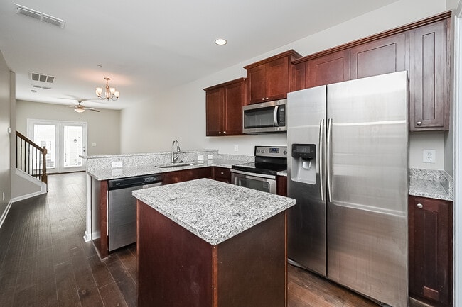 Building Photo - Tricon Hickory Station