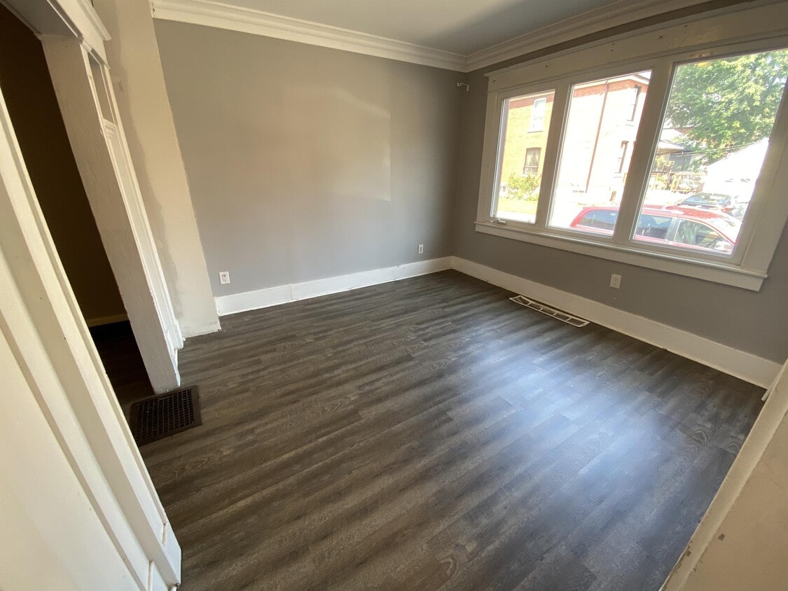 Photo principale - 254 Holton Ave S