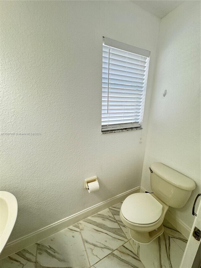 Building Photo - 3175 SW 129th Ave