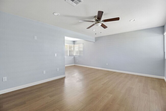 Foto del edificio - 2 Bedroom/ 2 bathroom condo (Front Unit)