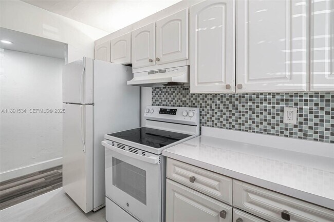 Foto del edificio - 2025 Miami Rd