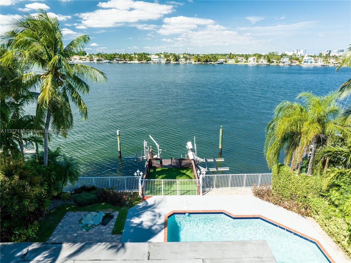 Foto principal - 1375 N Biscayne Point Rd