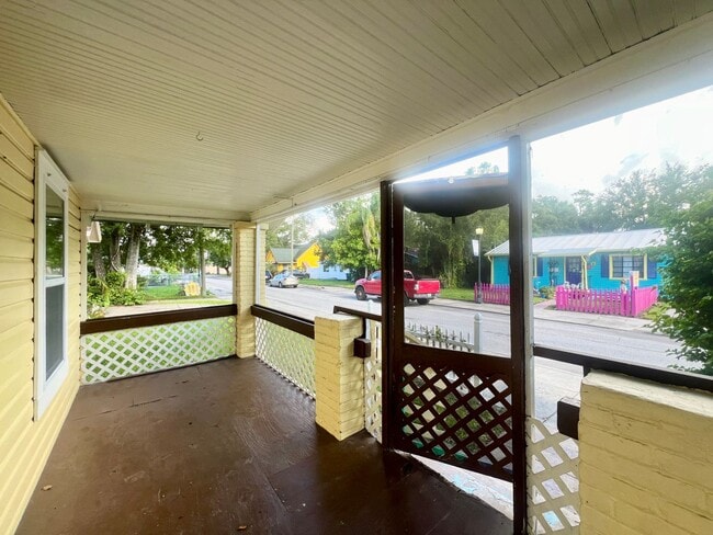 Building Photo - 2 Bedroom Plus Den/Office House For Rent -...