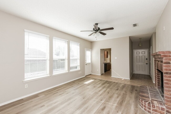 Foto del edificio - 6366 Rainwater Way