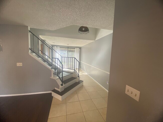 Building Photo - 2869 Wareham Ct