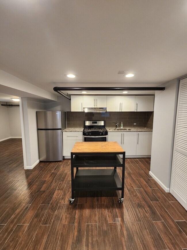 Foto del edificio - 3055 N Lockwood Ave