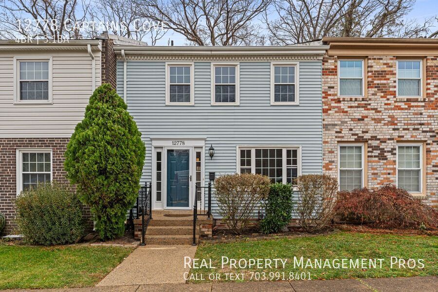 Foto principal - Updated 4 Bedroom Townhome!