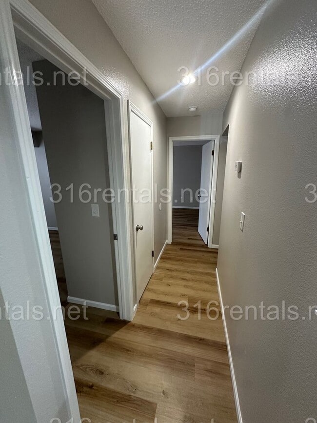 Building Photo - $925- 2 bedroom 1 bath - Apartment located in Riverside