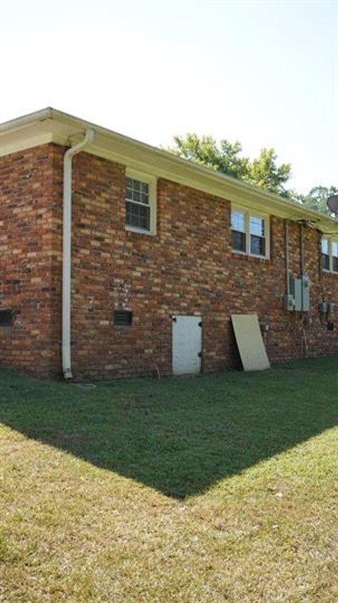 Primary Photo - 2/1 Near The Swamp Rabbit Trail Available ...