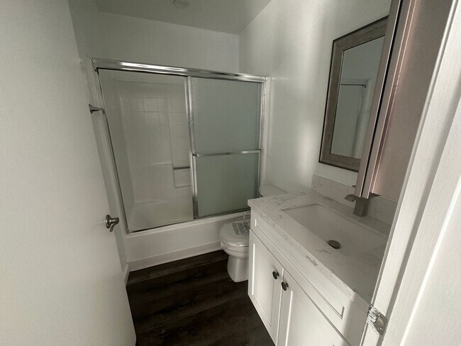 Building Photo - 827 S Wilton Pl