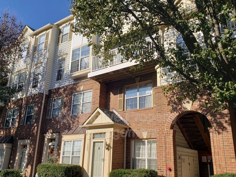 Foto principal - 1727 Kingsgate Ct