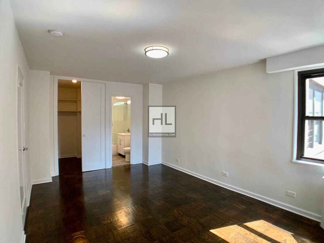 Building Photo - E 16 ST