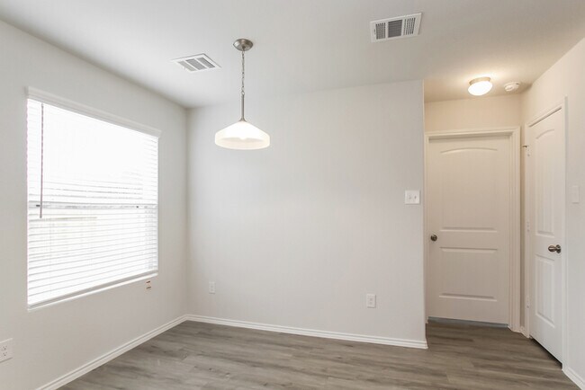 Foto del edificio - 13420 Andi Brook Ln