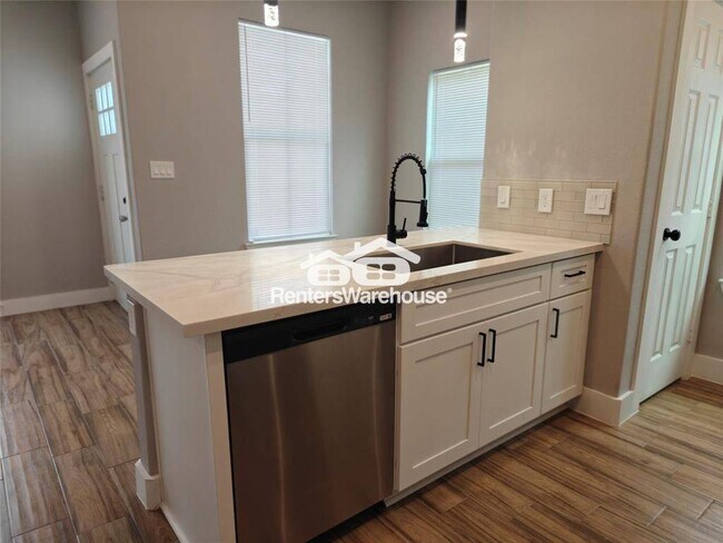 Foto del edificio - 4124 Vaughn St