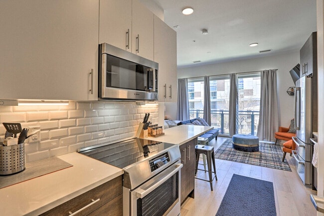 Building Photo - 2530 Lawrence St