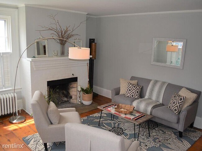 Foto del edificio - 3 br, 3 bath House - 6 Chestnut St