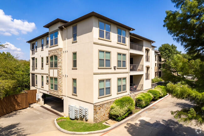 Building Photo - Water's Edge Condominium