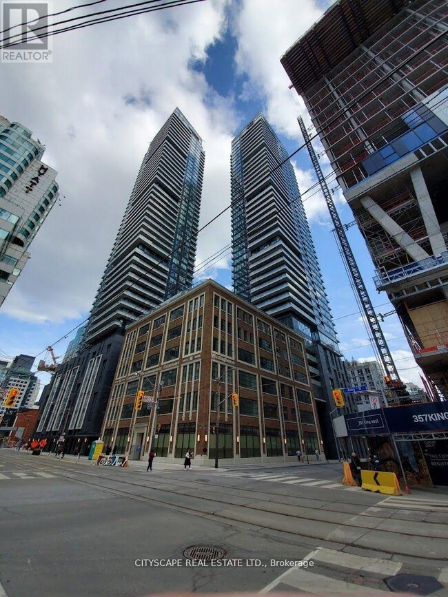 Building Photo - 115 Blue Jays Way